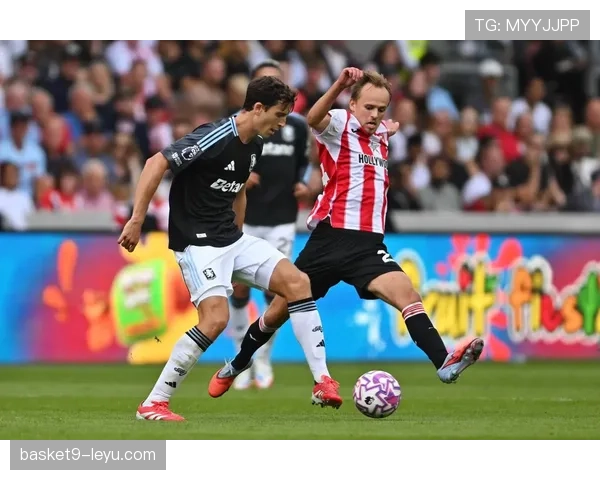 达姆斯高惊艳表现彰显无限潜力，未来足坛新星引发高度关注