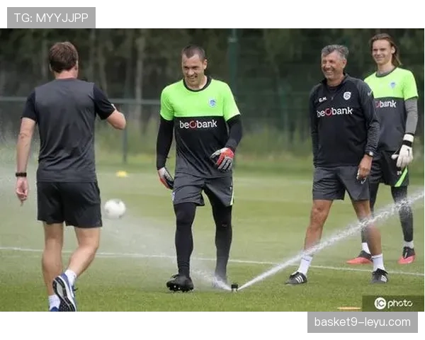 亨克新赛季首战告捷,团队实力尽显锋芒 亨克新赛季首战告捷,团队实力尽显锋芒