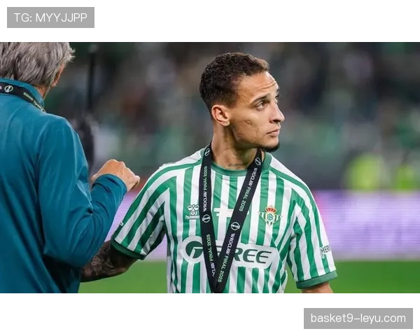 德甲转会窗口最新动态：各队布局调整与明星球员去向成焦点