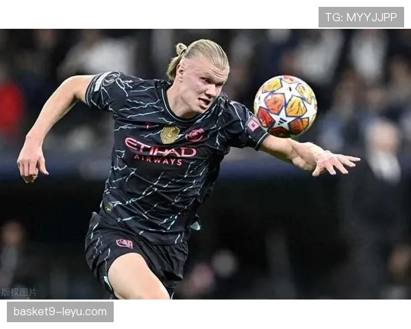 哈兰德数据含金量争议:高效进球背后的战术依赖与比赛影响力 哈兰德数据含金量争议:高效进球背后的战术依赖与比赛影响力