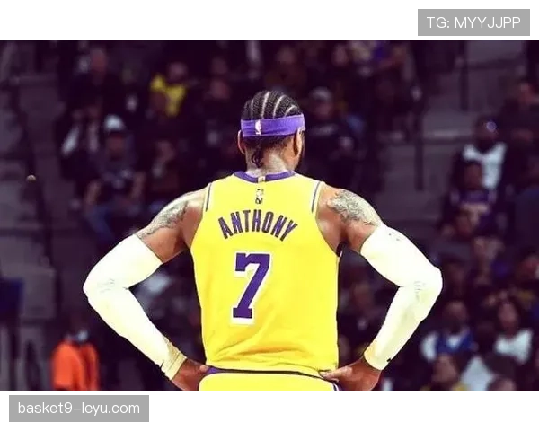 安东尼无球跑动拉开空间，相较首发时期三分效率提升