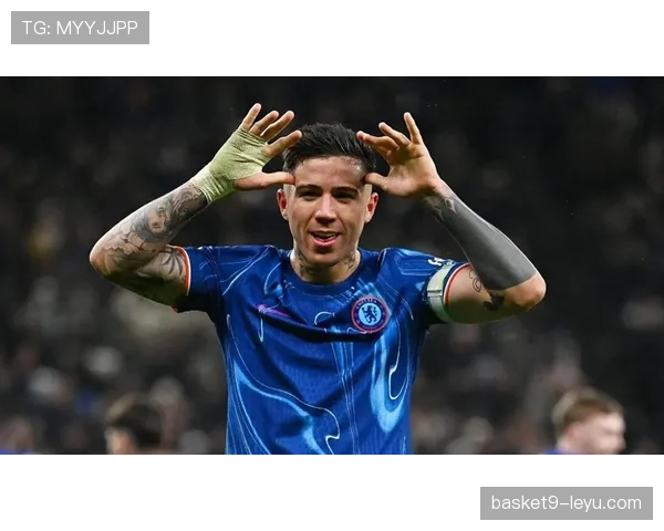 恩佐·费尔南德斯家里冰箱贴满训练时间表，连牛奶保质期都按心率配